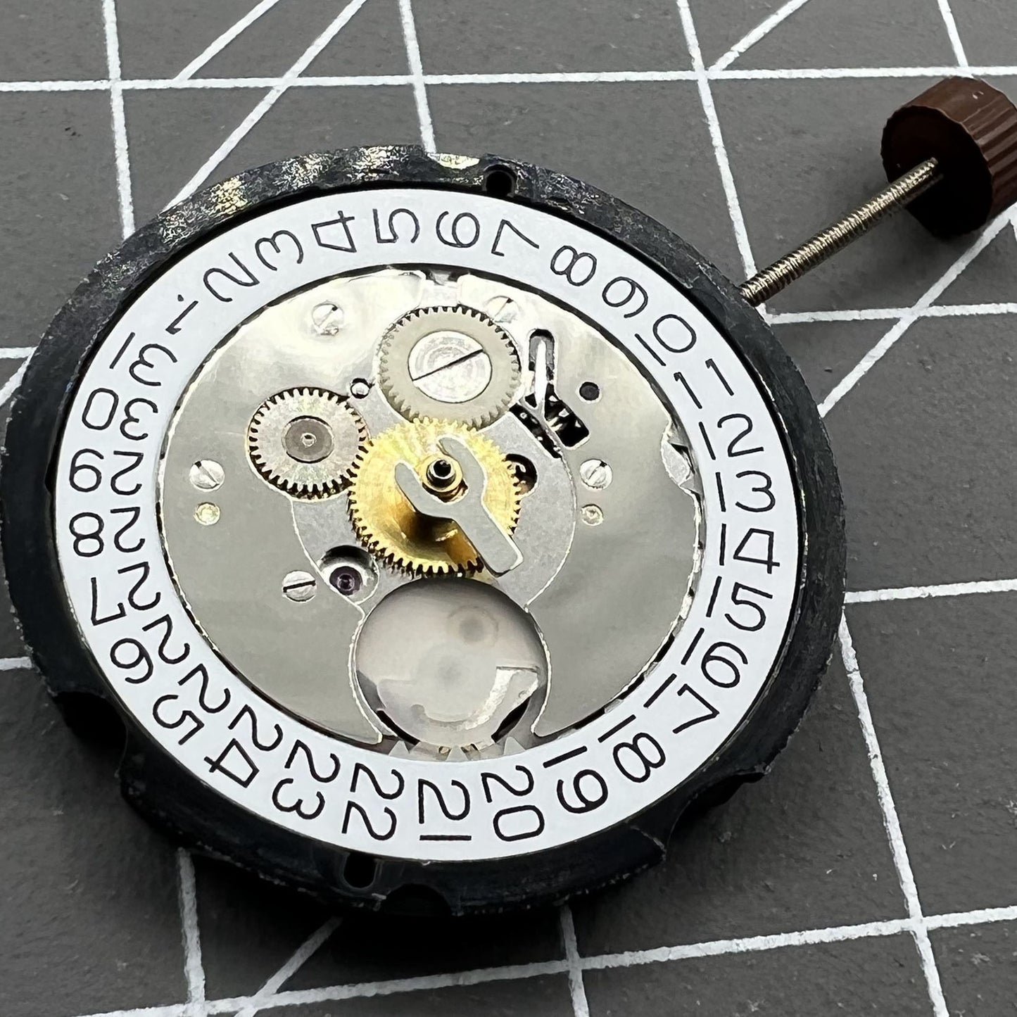 Ronda Swiss Quartz Uhr Modell 505 24H mit 505.24H Uhrwerk f�r pr�zise Zeitmessung, ideal f�r Uhrenliebhaber.