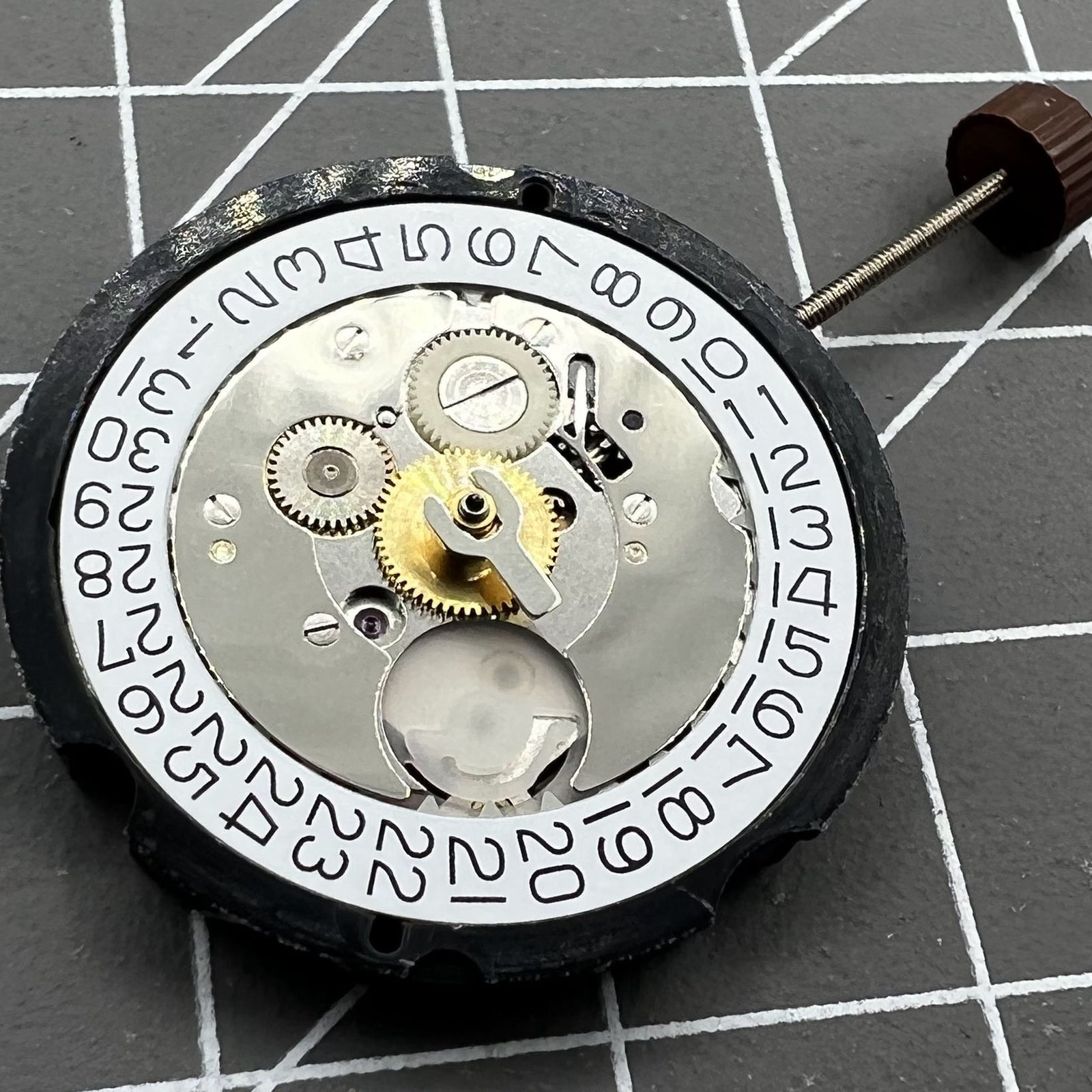 Ronda Swiss Quartz Uhr Modell 505 24H mit 505.24H Uhrwerk f�r pr�zise Zeitmessung, ideal f�r Uhrenliebhaber.
