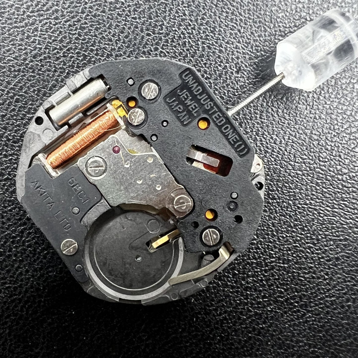 6EC1 watch quartz movement with date at 3 o'clock, precise time by 6EC1 brand for everyday wear.