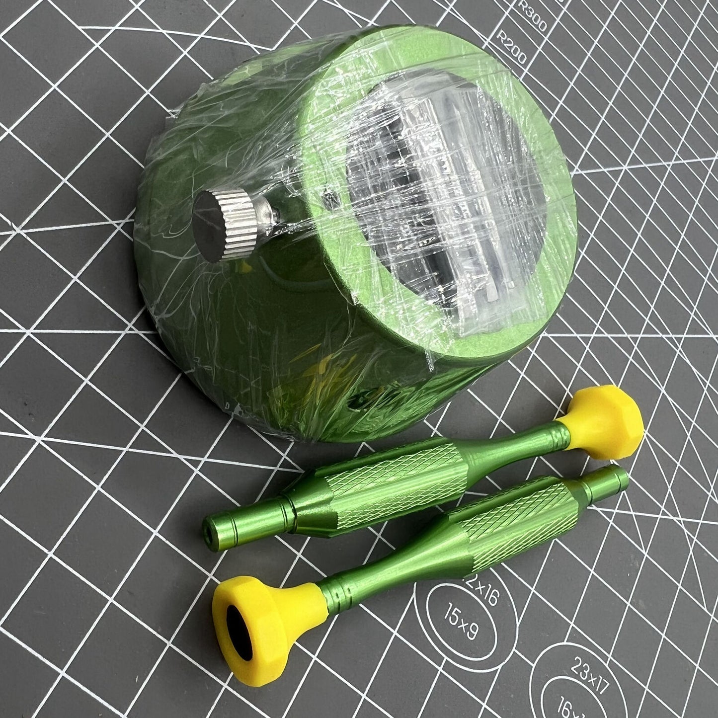 6730 watch screw removal tool for precise bracelet and strap band repairs.