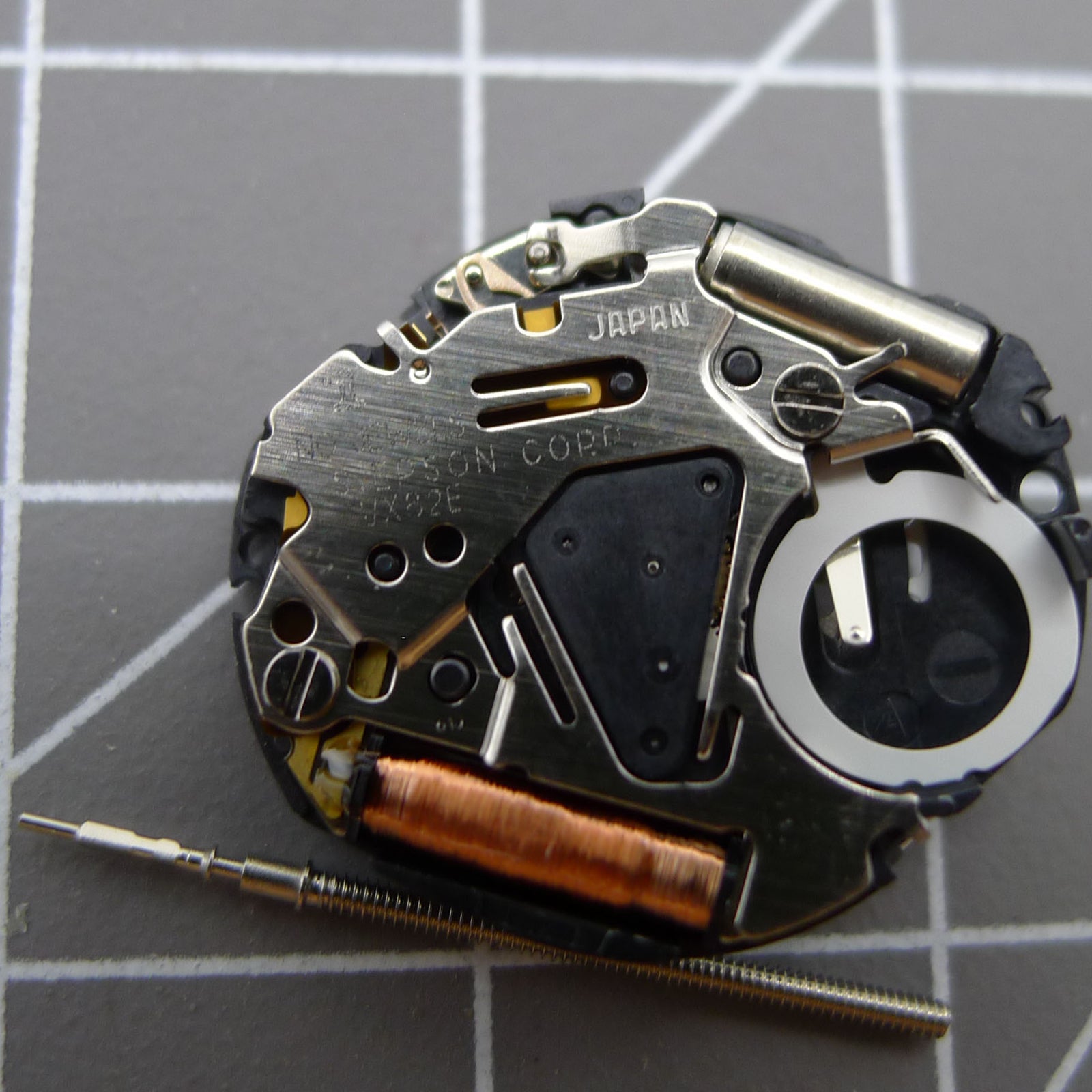 Hattori Epson TMI VX82 quartz watch movement with date display at 6 o?clock, Japan made precision.