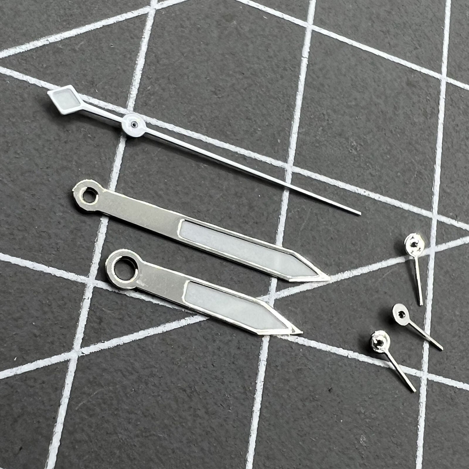 Silver and white trim luminous watch hands, 14.5mm, for VD53 VD54 VD57 movements.