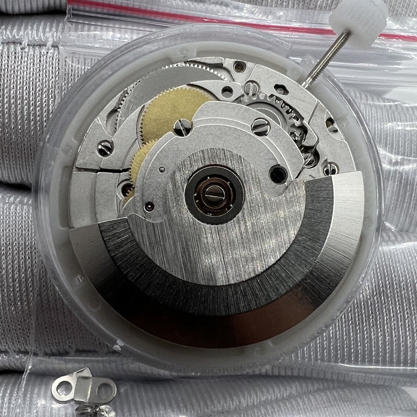 Luxury 2834-2 mechanical watch movement, double calendar with date at 3 and day at 12, precision engineered for accuracy