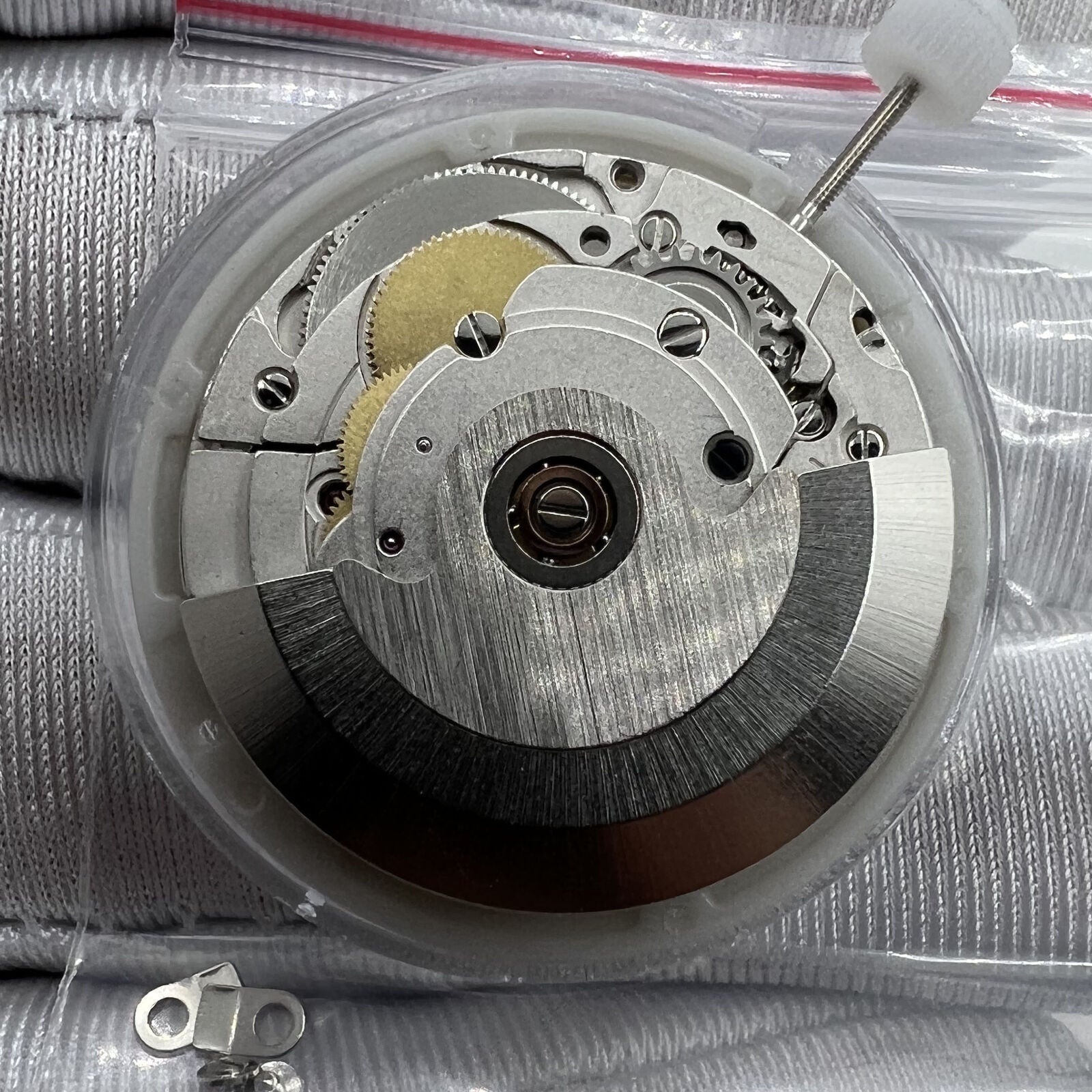 Luxury 2834-2 mechanical watch movement, double calendar with date at 3 and day at 12, precision engineered for accuracy