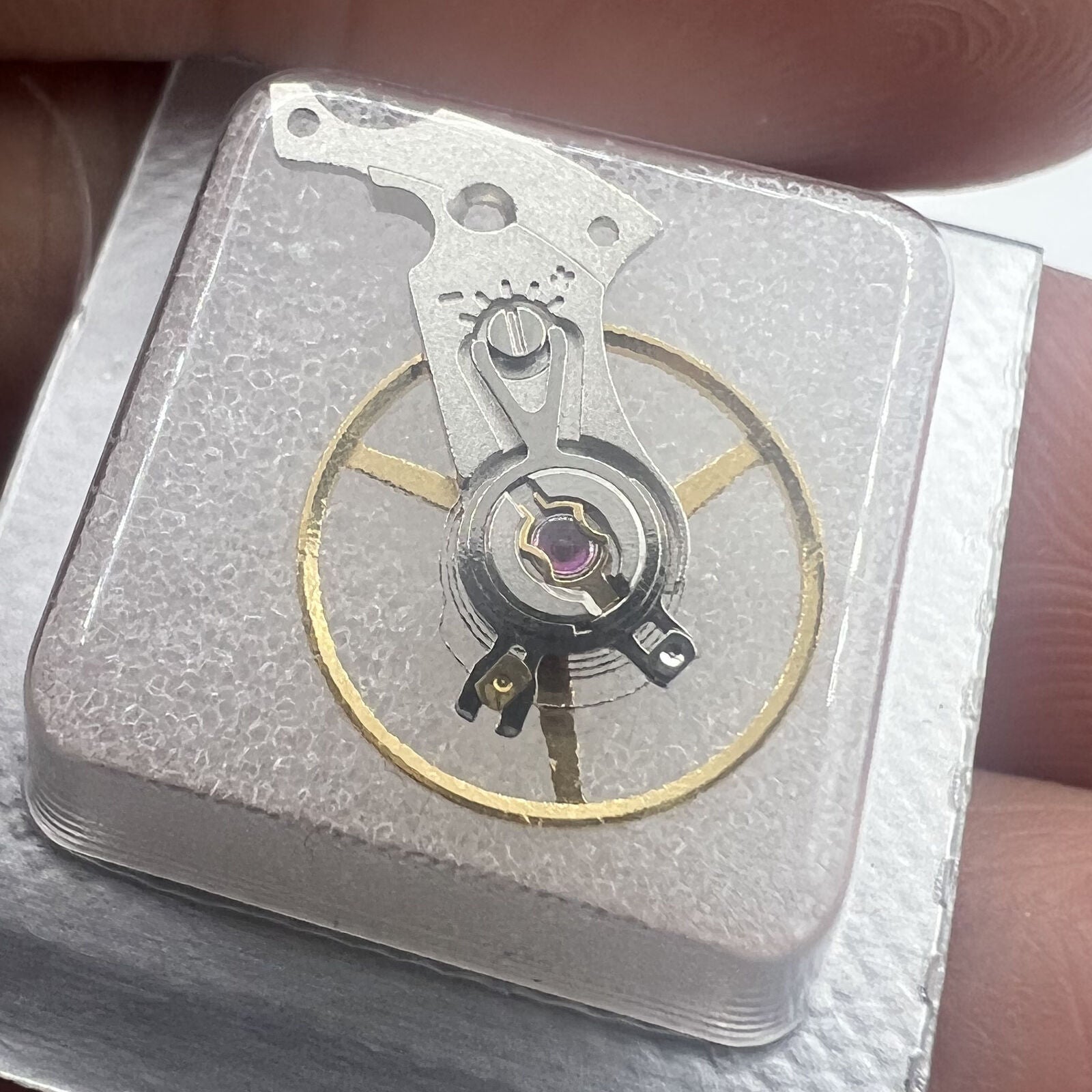 Swiss Complete Balance Wheel with splint for SW200 SW220 SW240 SW260 movements, precision watch accessory.