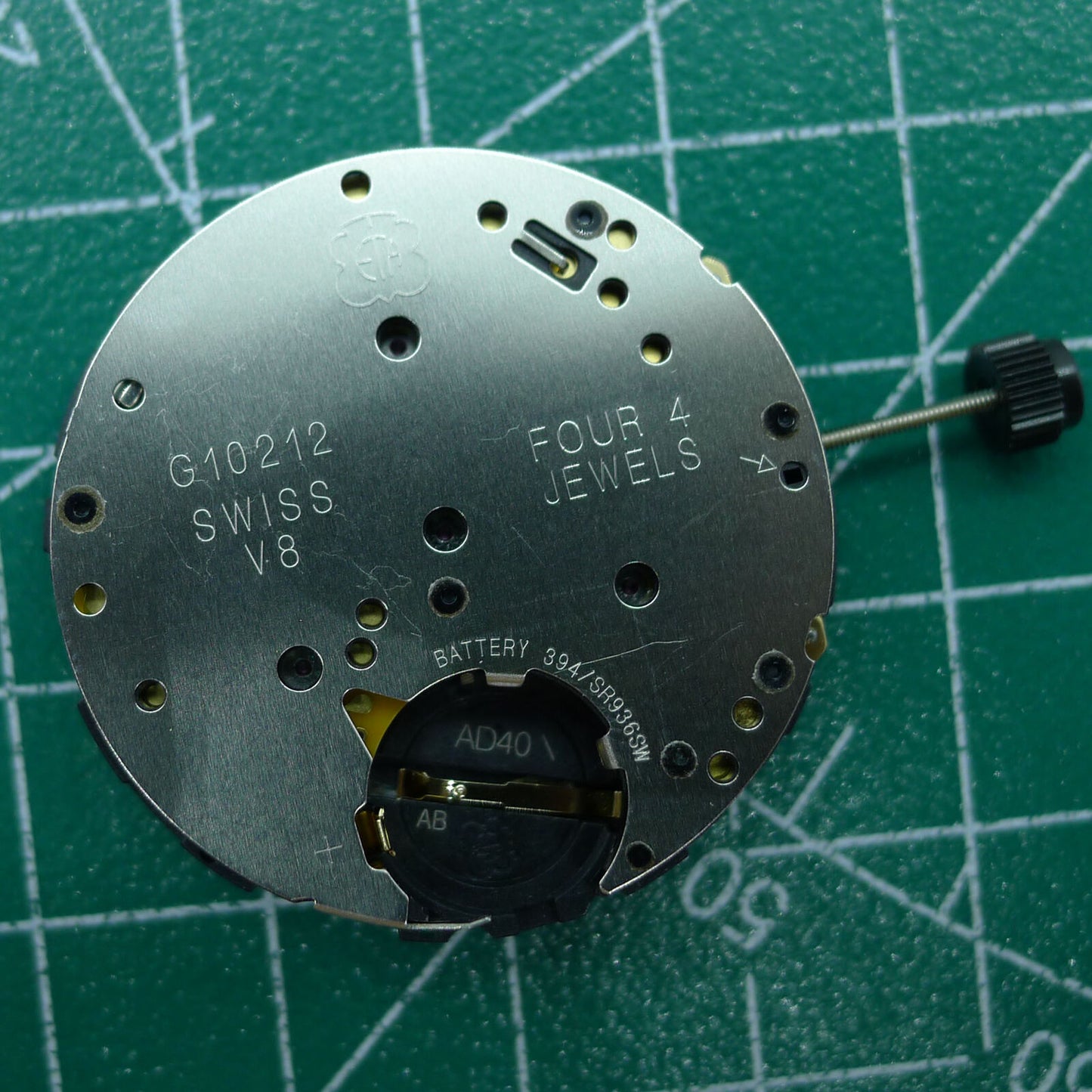 Wholesale ETA G10.212 quartz watch movement by ETA, Swiss precision, 3 hands, date display at 6 o'clock.