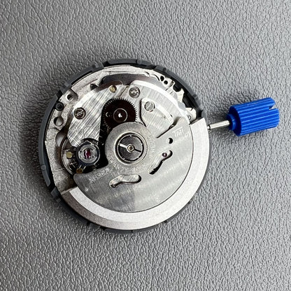 Seiko NH36 watch movement with white dial, bilingual Japanese-English day display, 3.8mm crown, reliable precision.