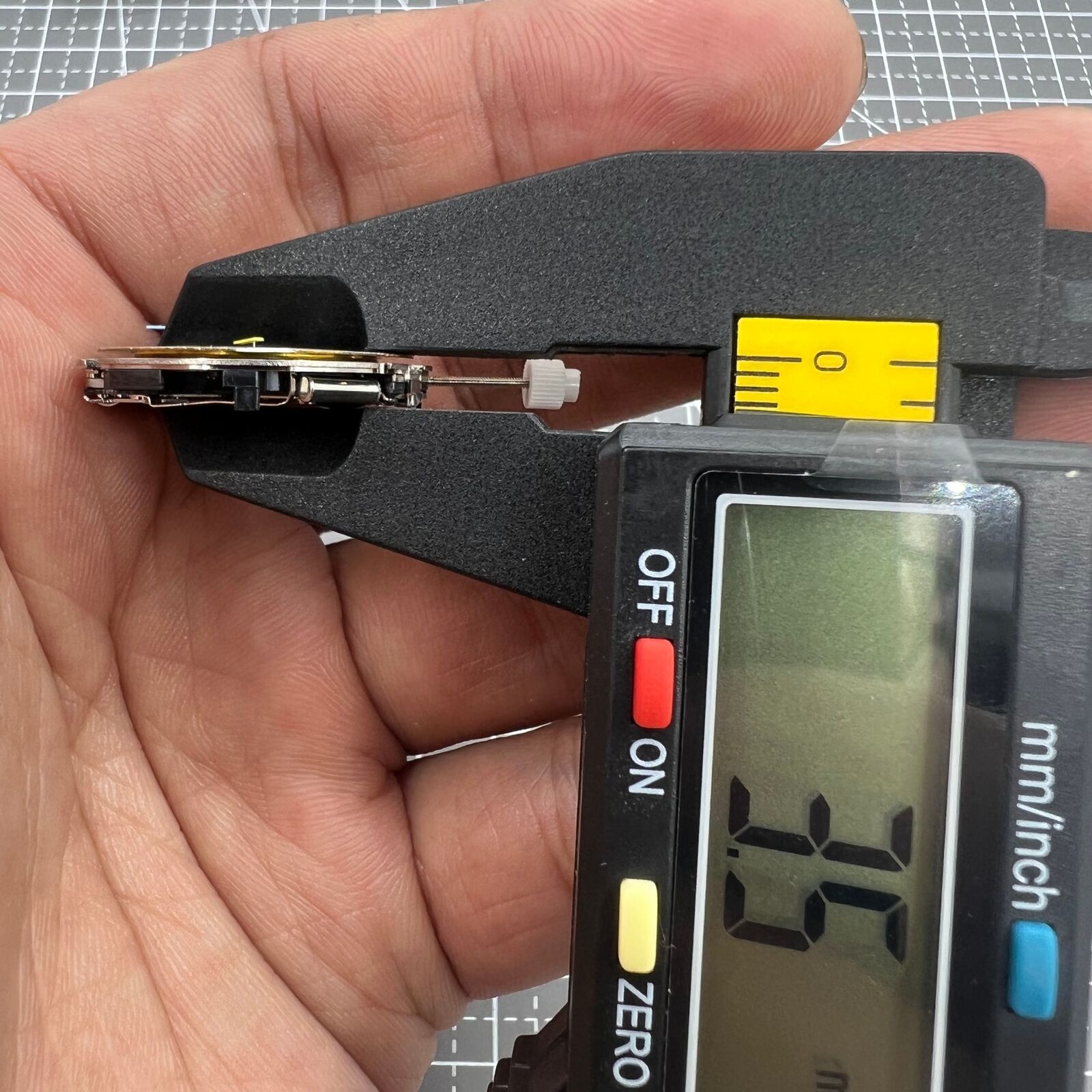 ISA 8162 quartz watch movement with date display at 6 o'clock, ensures precise timekeeping and reliability.