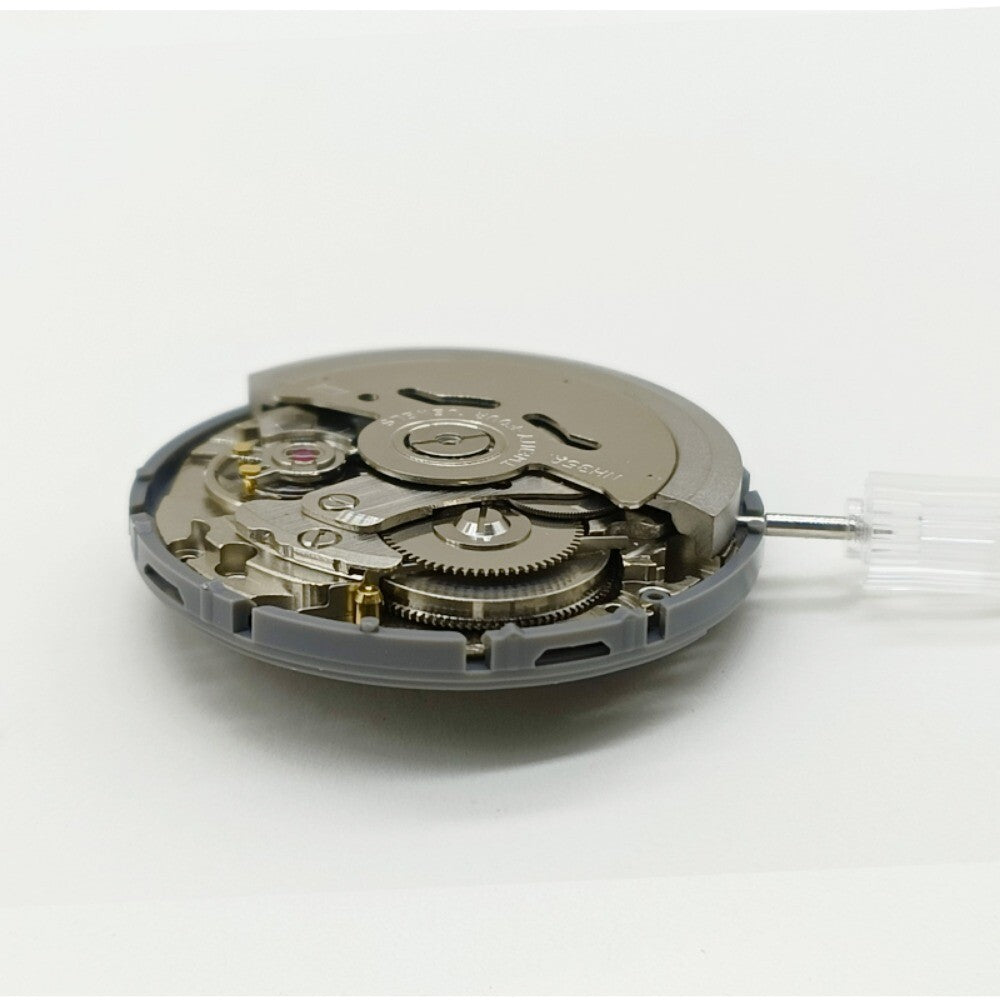 NH35A automatic movement with golden date and crown at 3 o'clock, compatible with SKX007 watches by Seiko.