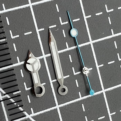 2 Stück Uhrzeiger Set 13.5mm Blau Leuchtfarbe Silberrand für NH35 36 Uhrwerk