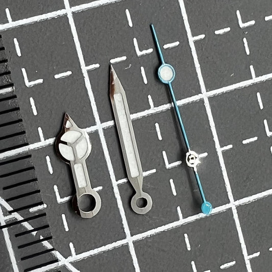 2 Stück Uhrzeiger Set 13.5mm Blau Leuchtfarbe Silberrand für NH35 36 Uhrwerk