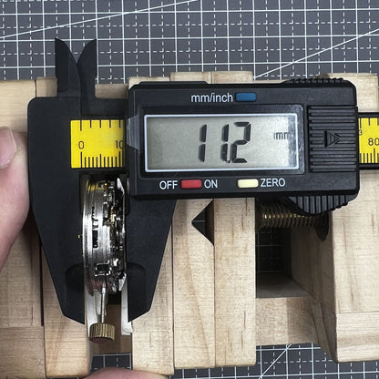 Schwarze Dandong Automatik Uhr mit 7753 mechanischem Werk, kleine Sekunde bei 9, eleganter Stil
