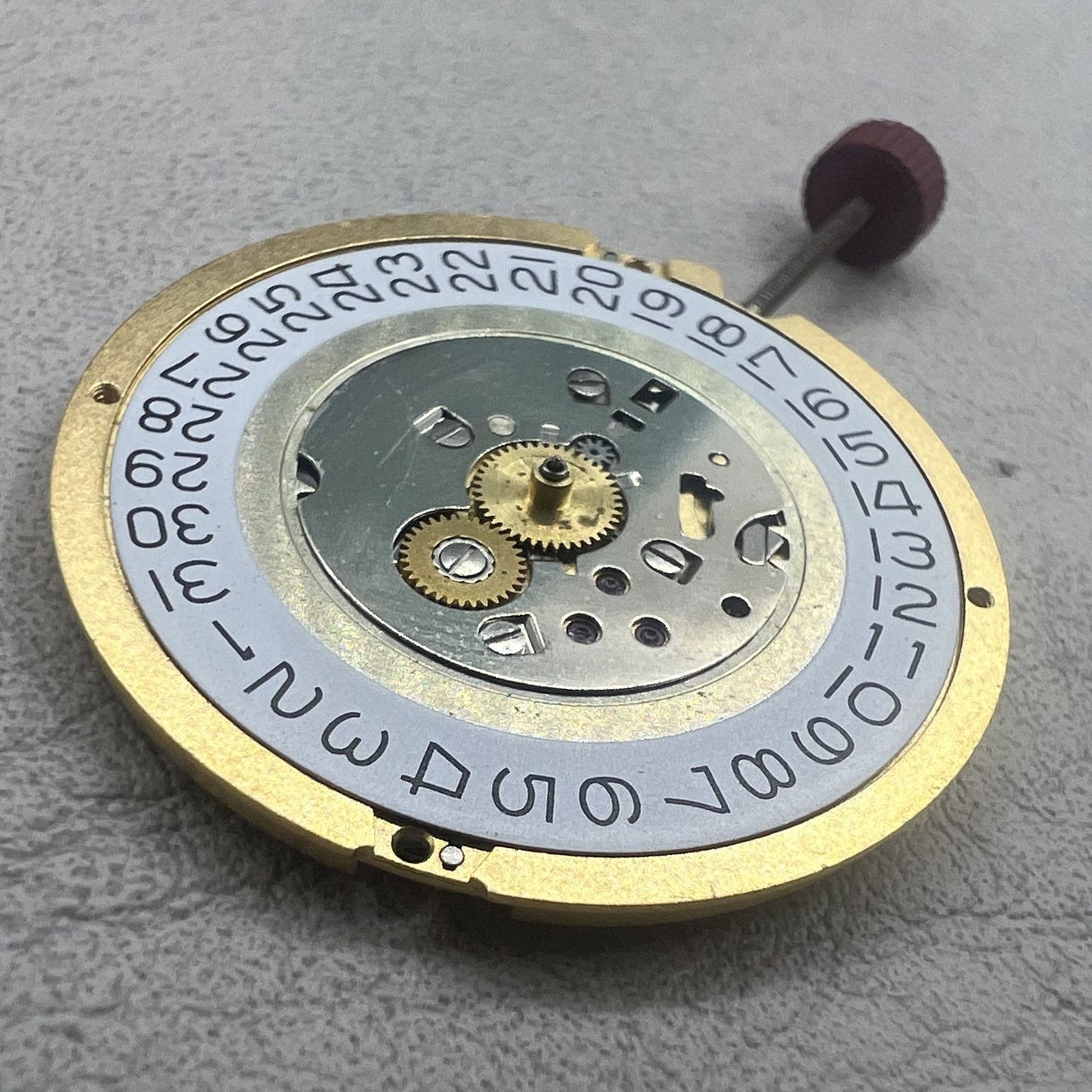 Ronda Quarzuhrwerk 1016 Swiss watch movement with date display at 3 o?clock, precision timekeeping.