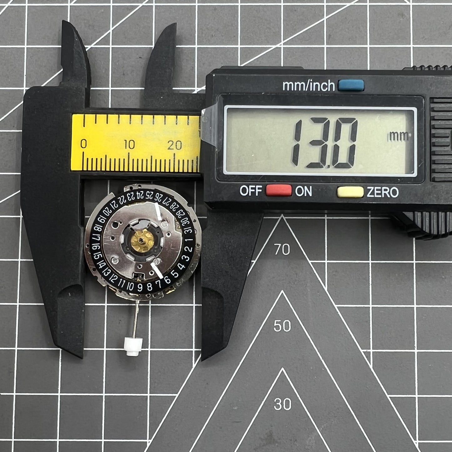 Golden ISA Multifunktionale Quarzuhr Modell 8271 mit Datum bei 6 Uhr