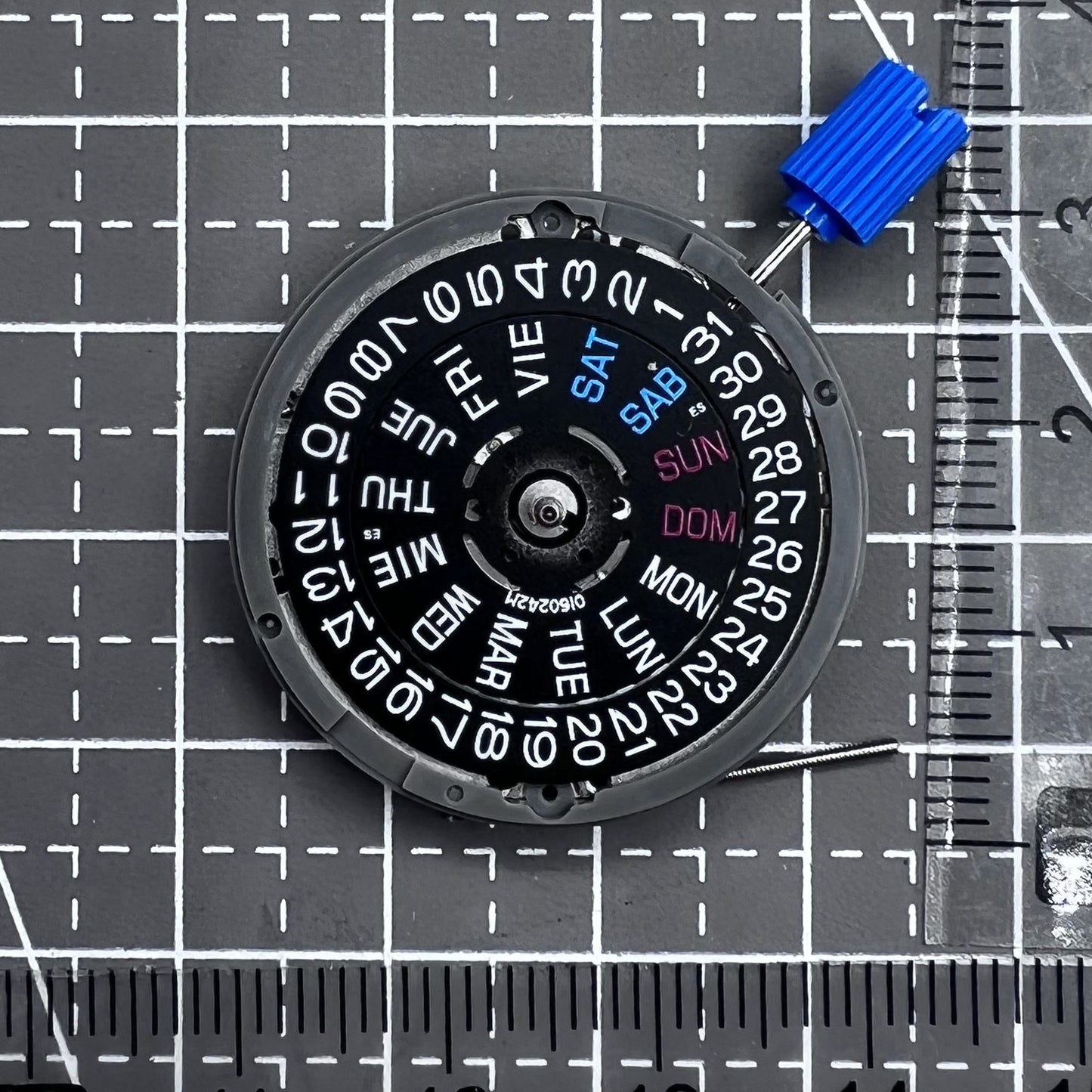 Seiko NH36A mechanisches Uhrwerk mit schwarzer Wochentaganzeige und Krone bei 3 Uhr - hochwertiges Uhrenzubeh�r.