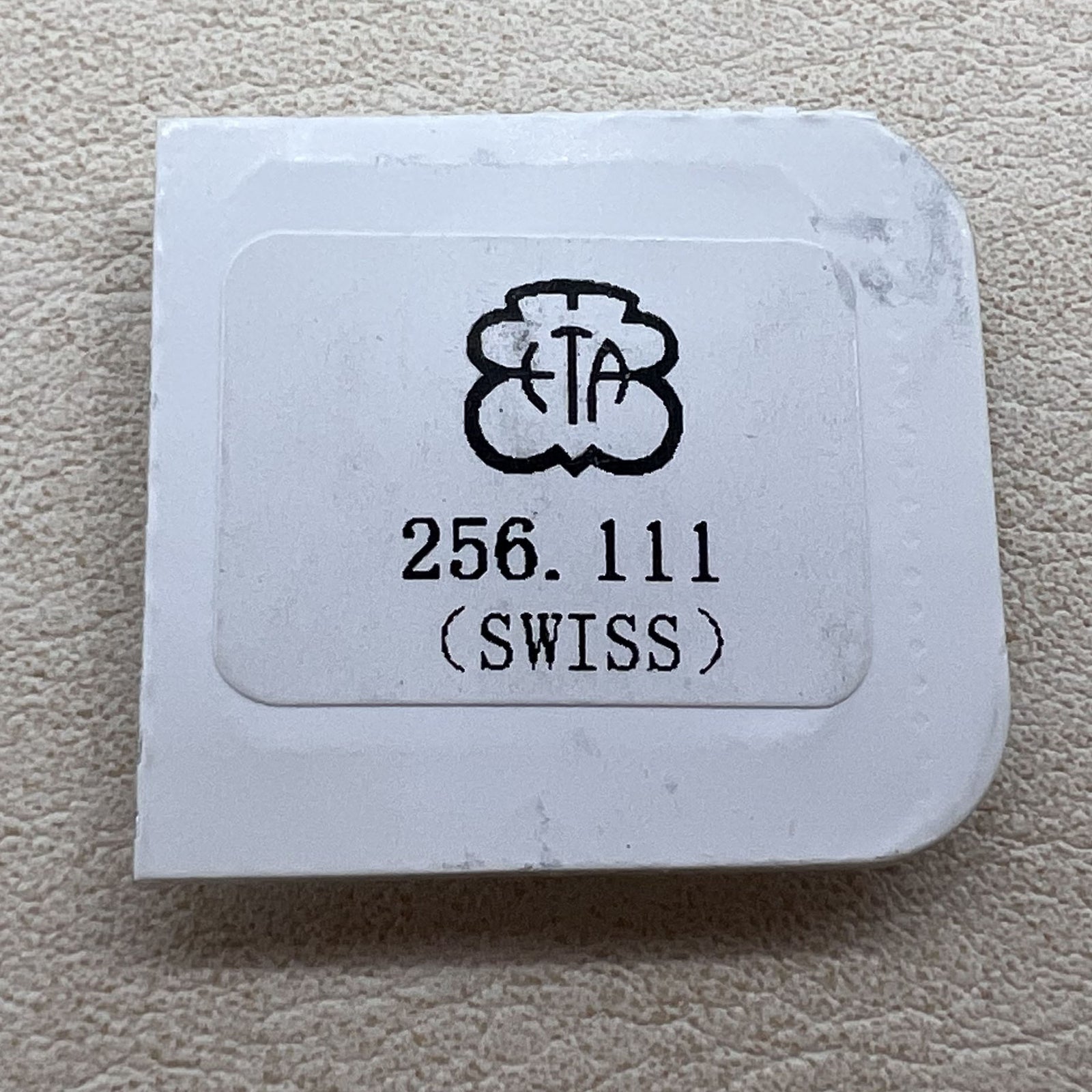Wei�e Datumscheibe mit Datum bei 6 Uhr f�r ETA Kaliber 256.111 von Swiss, pr�zises Uhrwerkzubeh�r