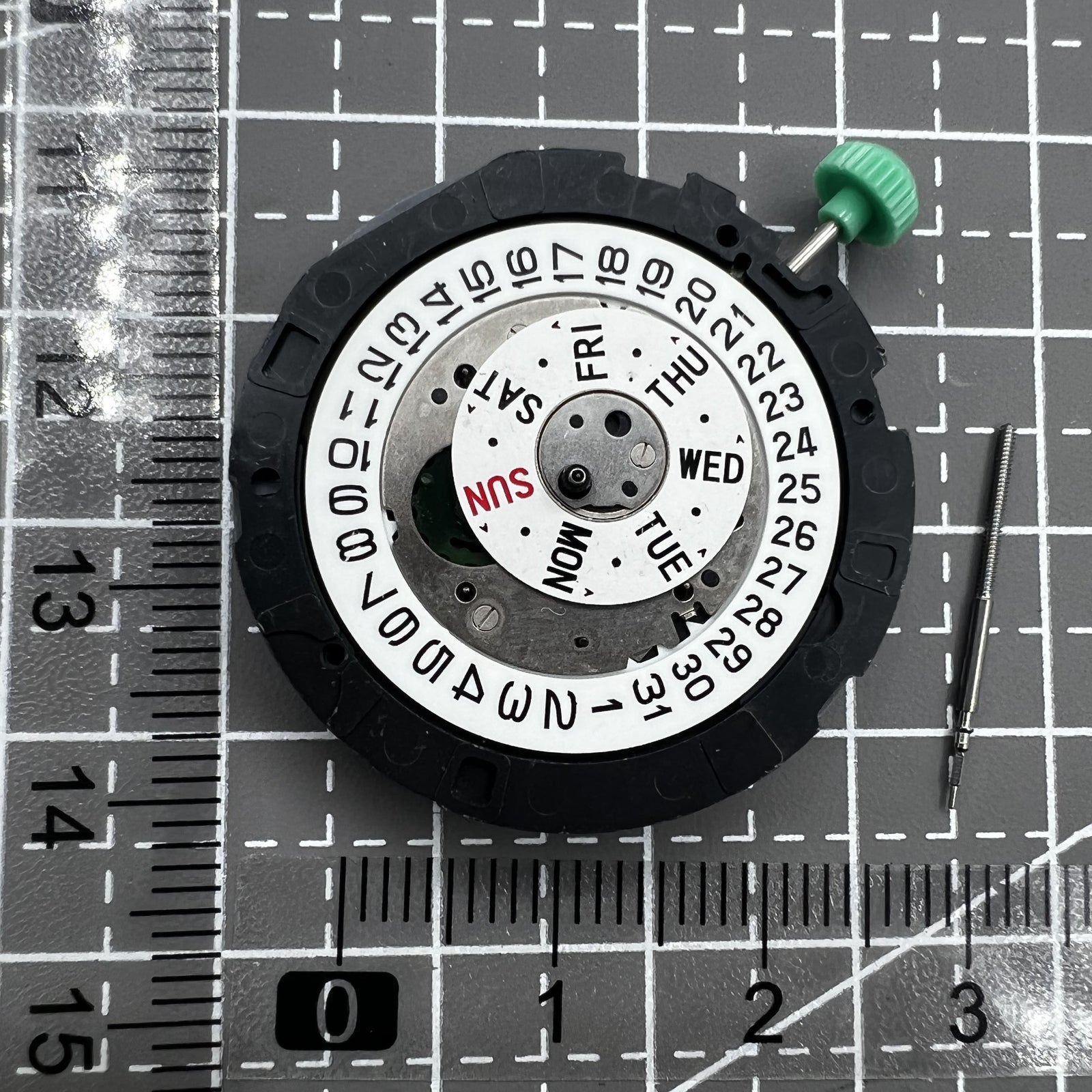 Multifunktionales Miyota OS00 Quarzuhrwerk mit Datum bei 3 Uhr, pr�zise Uhrwerksfunktion von Miyota.