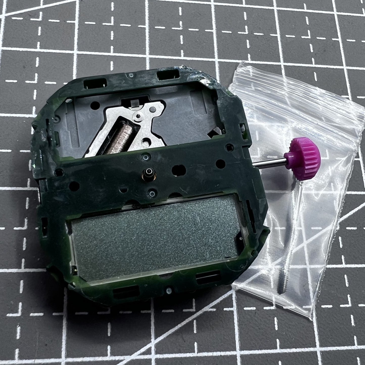 Miyota T250 quartz watch movement with three hands, Japanese precision for watch accessories.