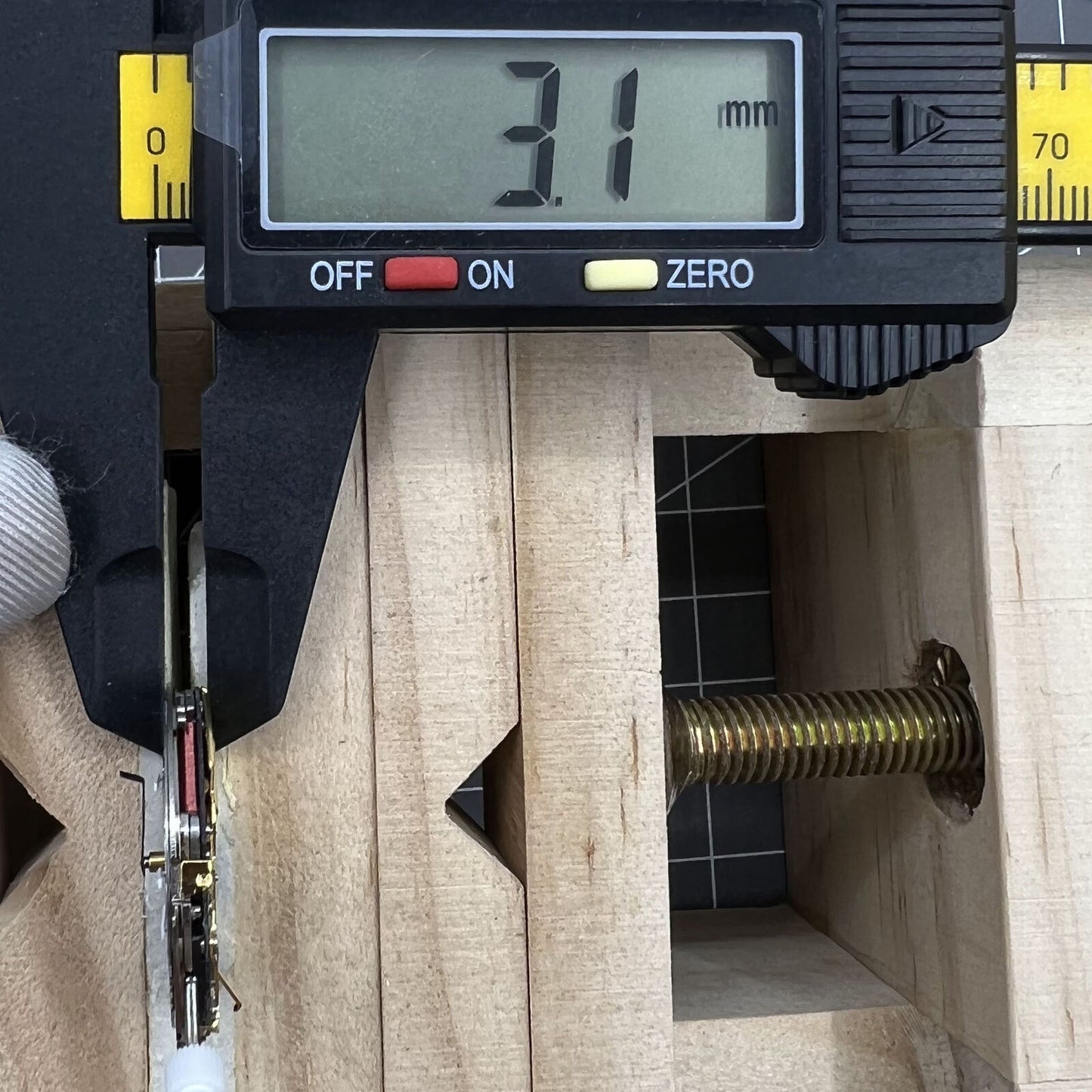 Mouvement à quartz doré ISA 8171 Date à 4 heures Mouvement multifonction 