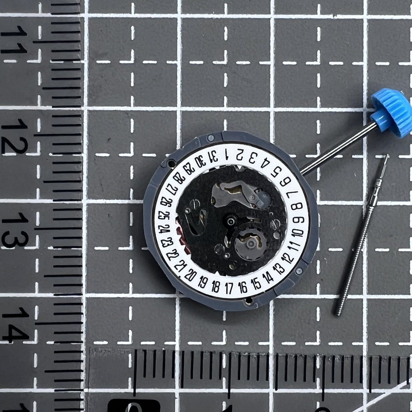 Japan Miyota 6L12 quartz watch movement with date at 6 o'clock, single calendar model 6L02.