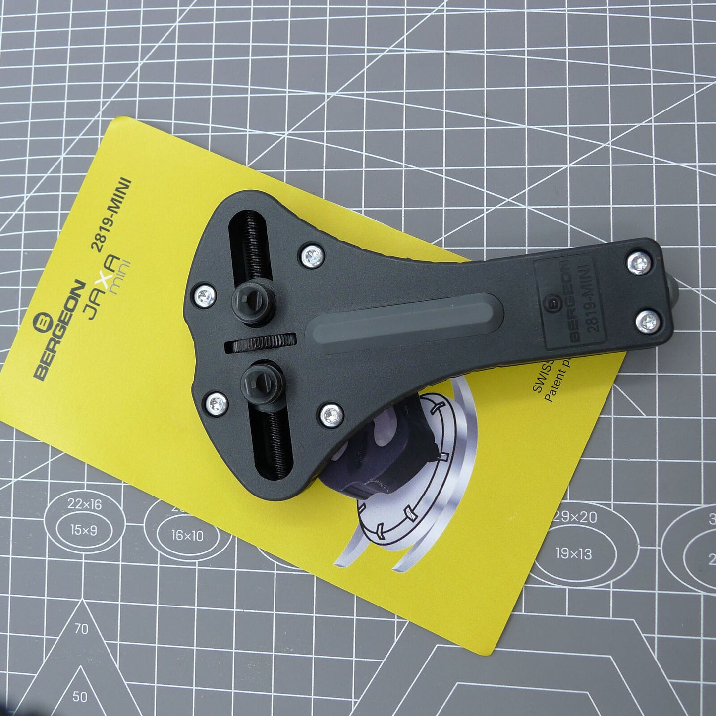 Swiss Bergeon 2819-MINI JAXA watch case opener tool for precise back removal up to 62mm.