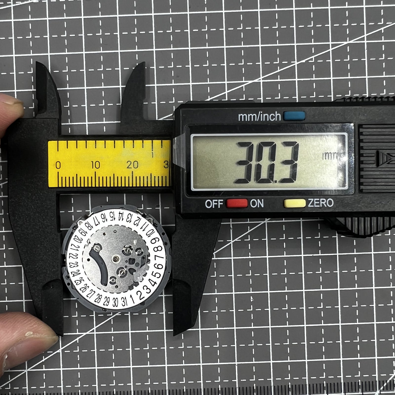 Japan Hattori VK64A quartz watch movement with date display at 6 o'clock, precise and reliable timekeeping.