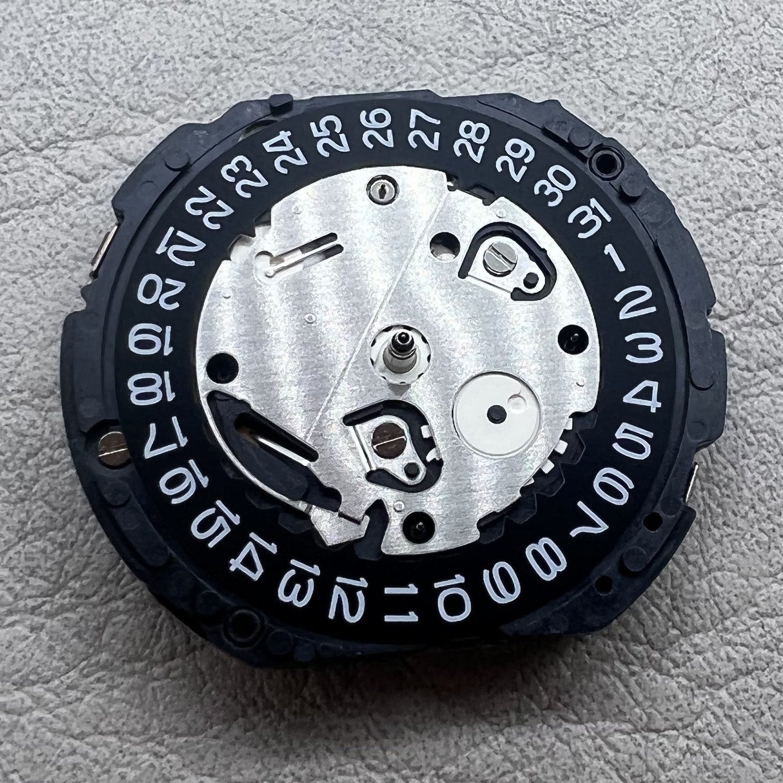Seiko 7T12A quartz movement watch accessory with black single date display disc for precision timekeeping