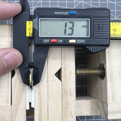 ETA 956.112 3 Zeiger Datum bei 3 Uhr Quarzwerk Schwarze Scheibe 