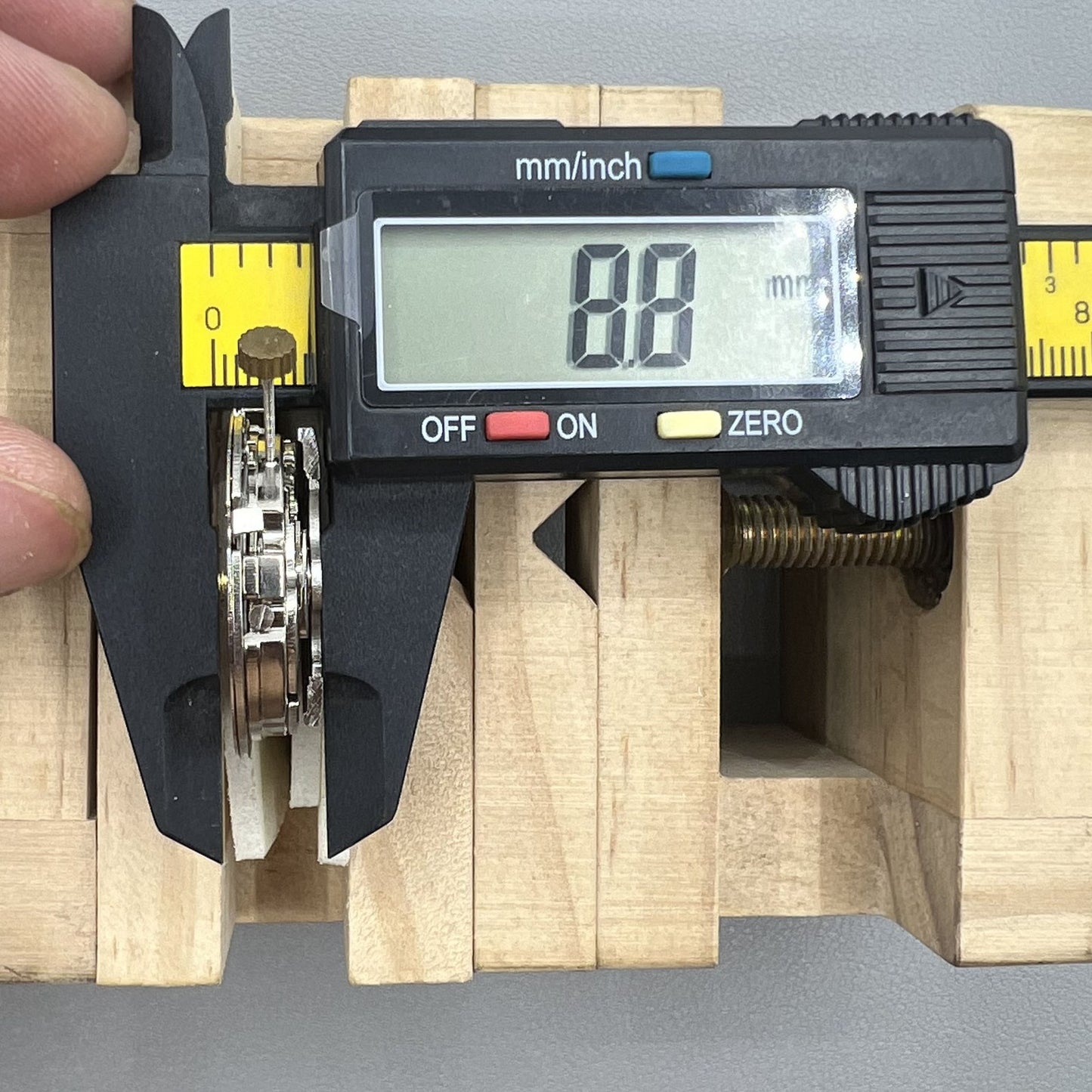 China Hergestellte Mechanische Uhrwerk 7120 Sekundenzeiger bei  6 9 Datum bei