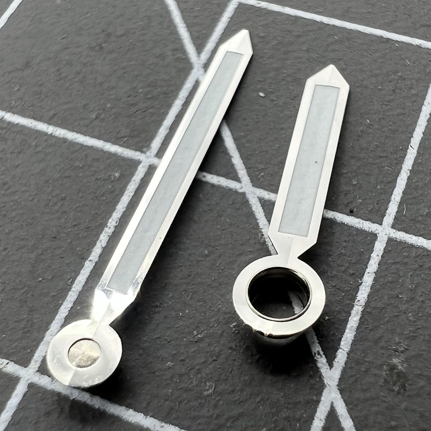 Silver-trimmed green luminous watch hands for ST3600/ST3620/ETA6497/ETA6498 movements, perfect for restoration.