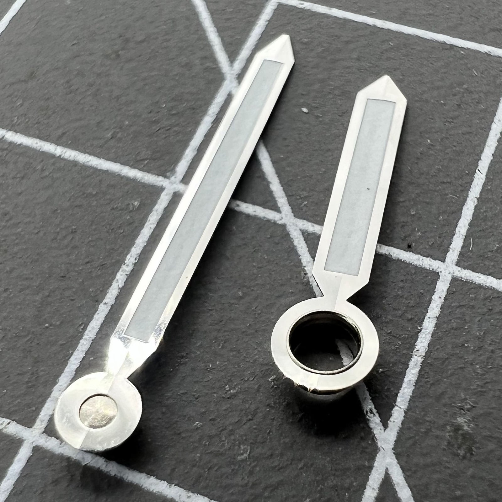 Silver-trimmed green luminous watch hands for ST3600/ST3620/ETA6497/ETA6498 movements, perfect for restoration.