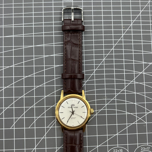 Beijing Double Rhomb manual watch with golden case and silver nail markers, classic style accessory