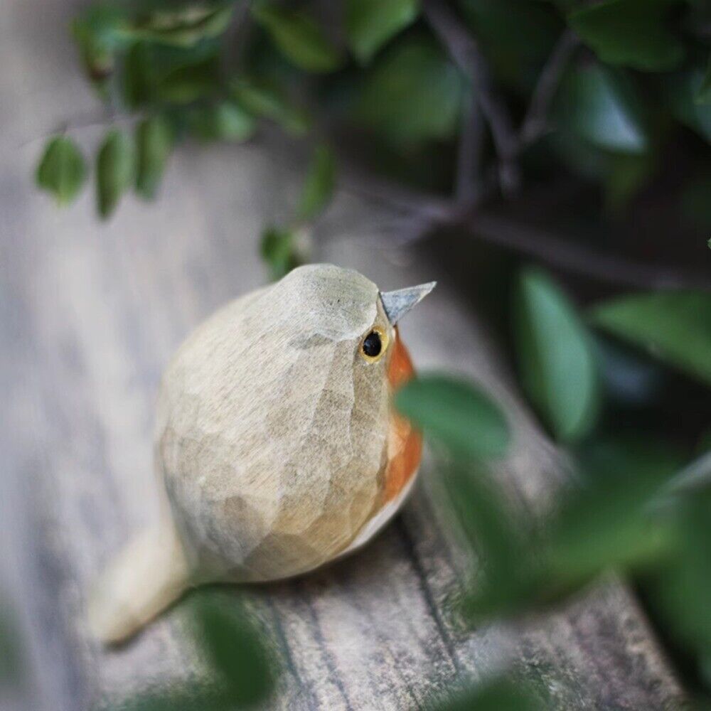 Handmade Redbreast wooden figurine, detailed collectible sculpture for home d�cor.