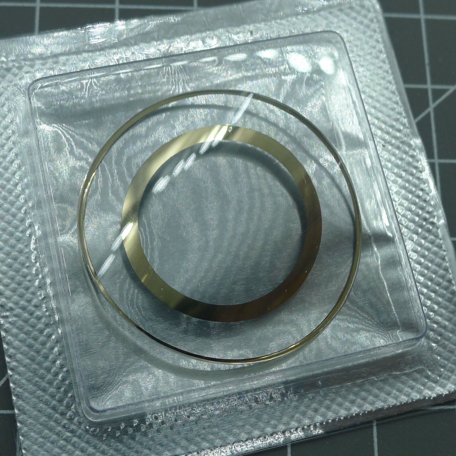 Colorful mineral crystal watch glass by SWA for model 5519450, combining durability with vibrant style.