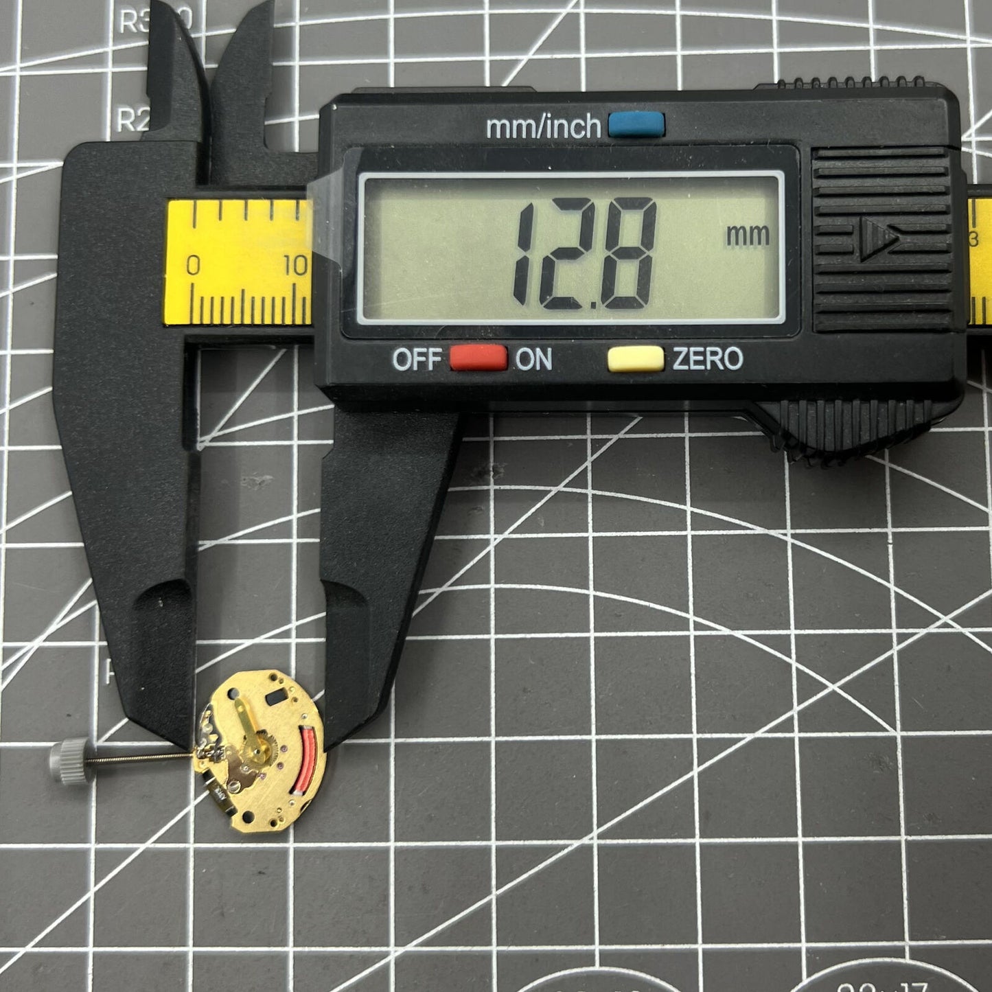 ETA 976.001 quartz watch movement with 2 hands, precise timekeeping for watch repair and accessories.