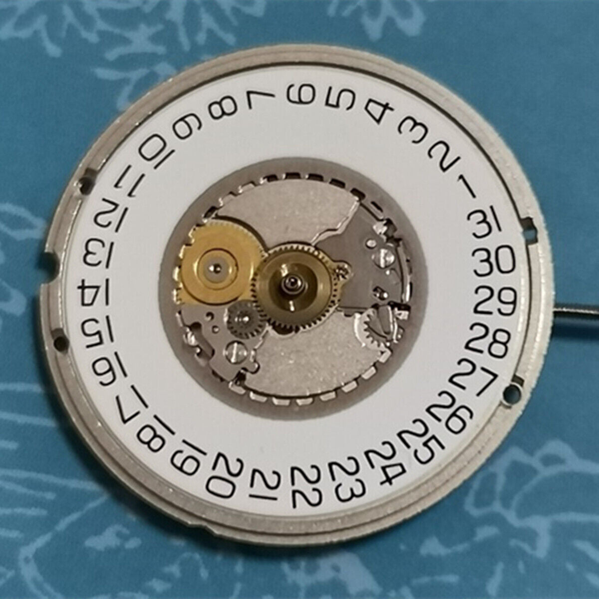 ETA955.114 Swiss Made quartz movement watch repair part showing single calendar at 3 o'clock position