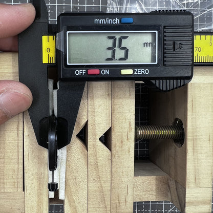 ETA 805112 Schweizer Quarzwerk 3 Zeiger Datum bei 430 Uhr