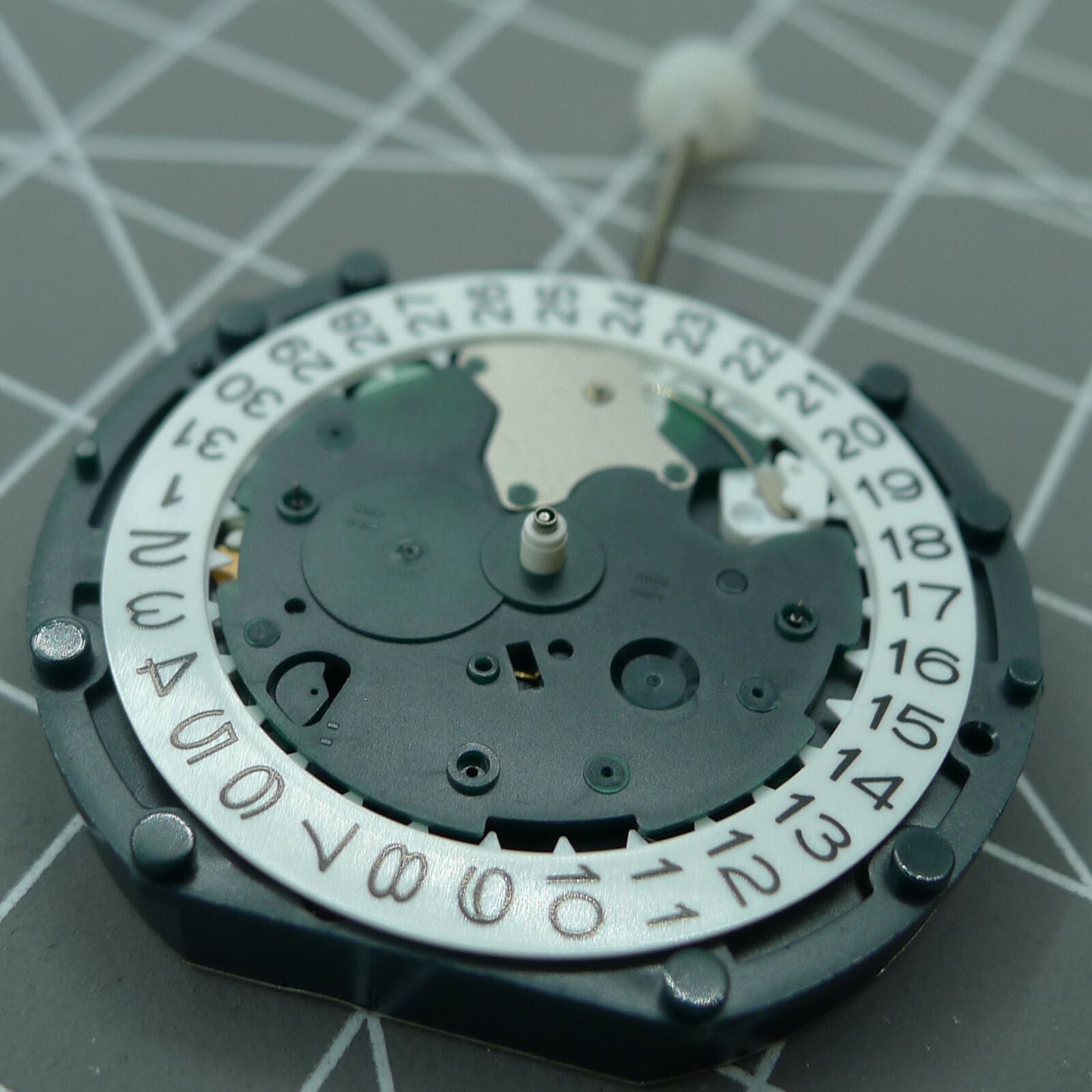SUNON PE49 watch repair part featuring small second dial at 6 o'clock and quartz date function