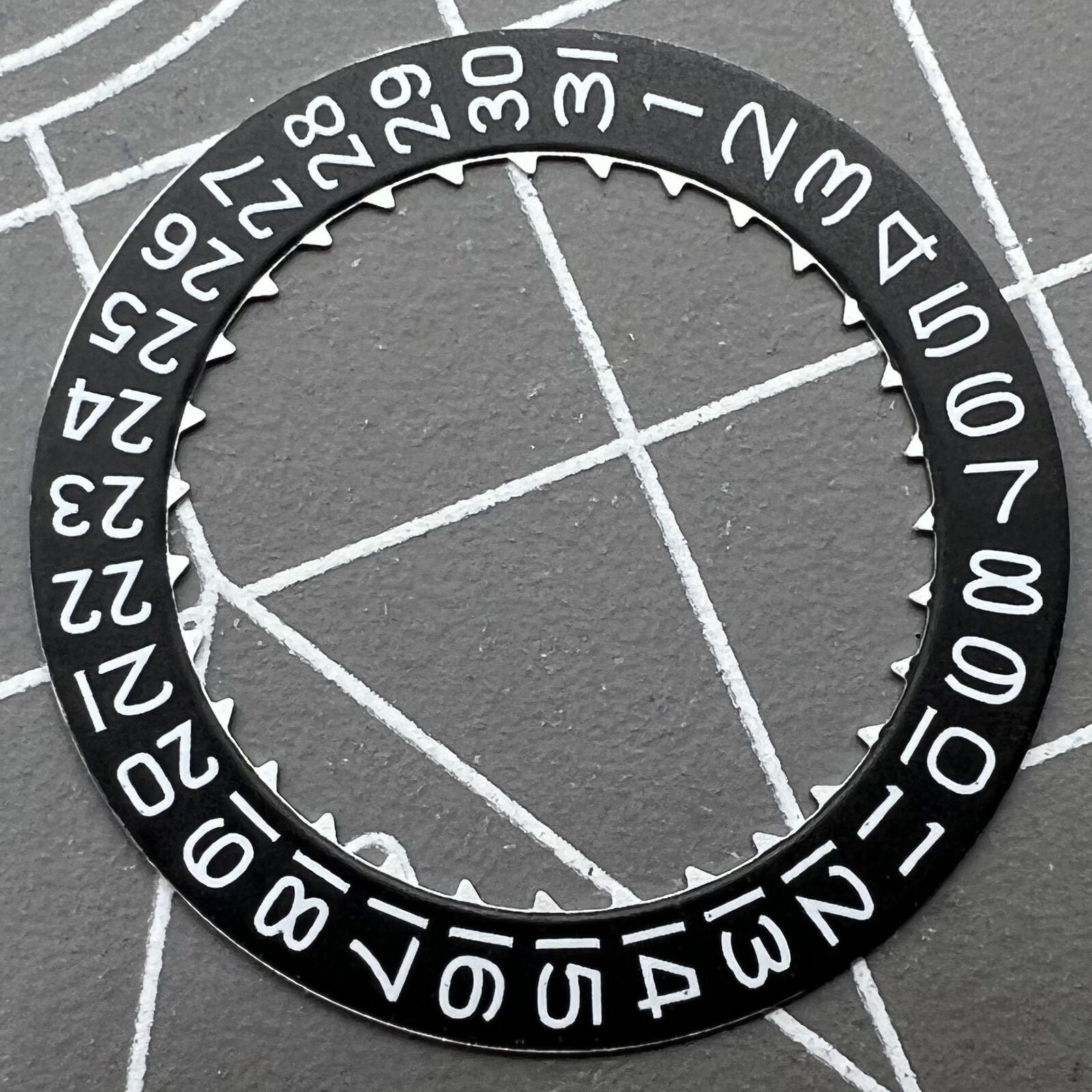 Black date disk wheel with date at 3 o'clock for Miyota 9015 movement, Japan-made precision component.