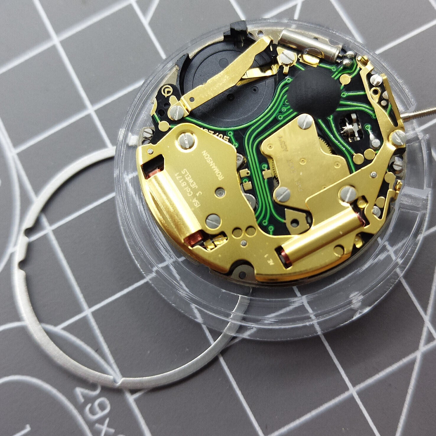 Swiss Made ISA 8171 quartz watch movement with date display at 4 o'clock, multifunctional for precise timekeeping.