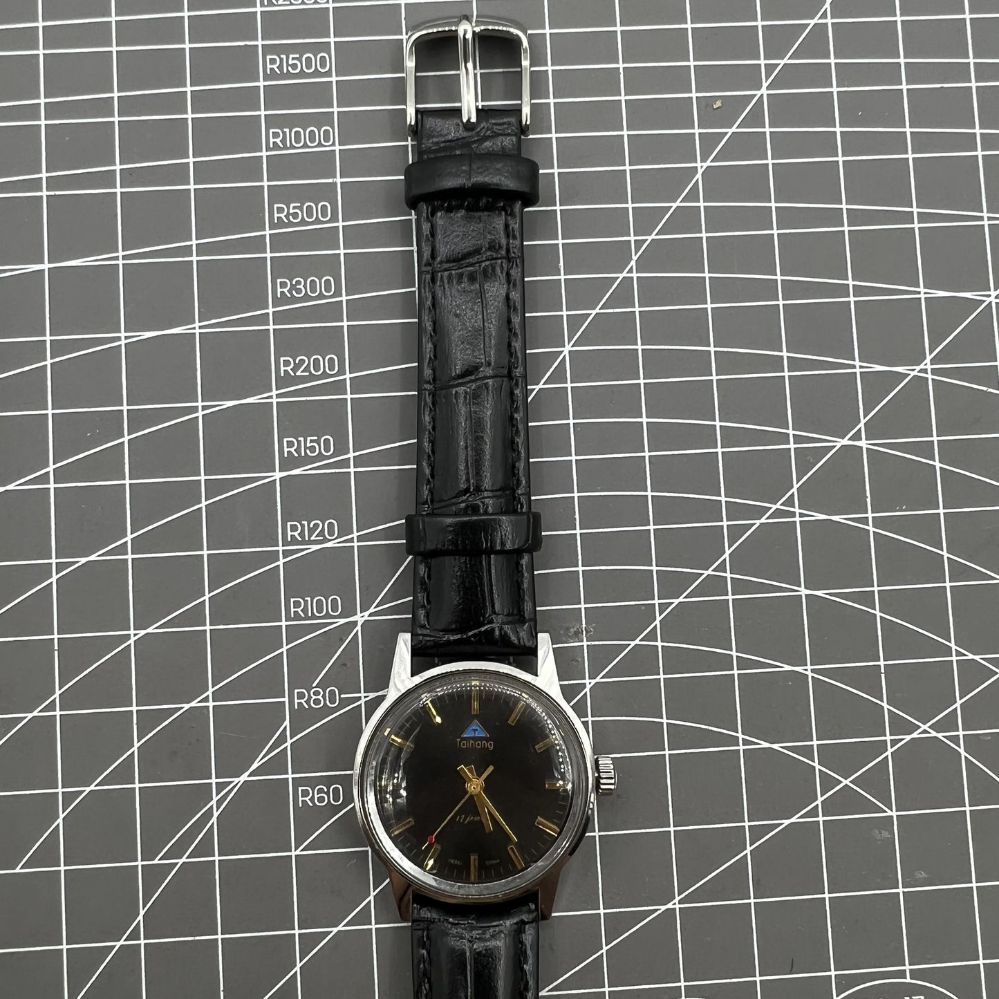 32mm Taihang Manual Mechanical Watch 17 Jews Black Dial Golden Nail