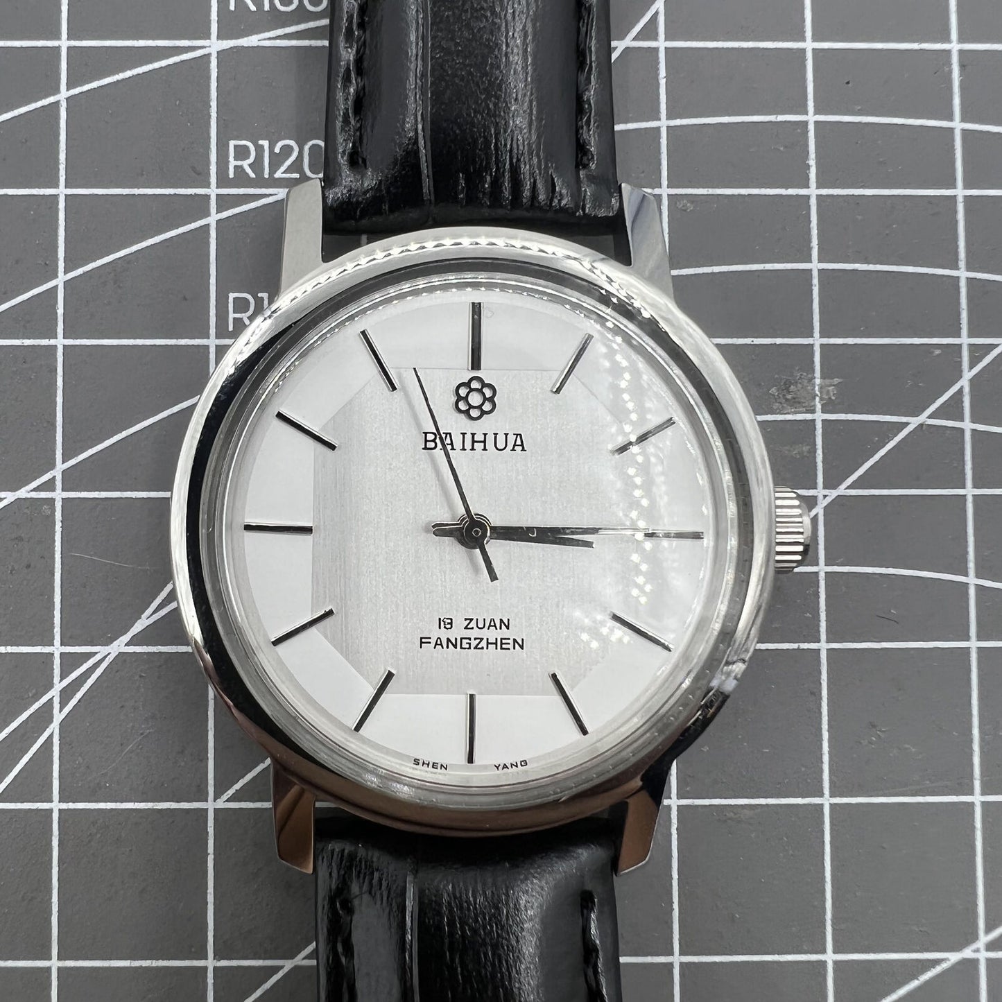 China Baihua 37mm manual mechanical watch with silver dial, 19 jewels, shock-resistant for lasting precision.