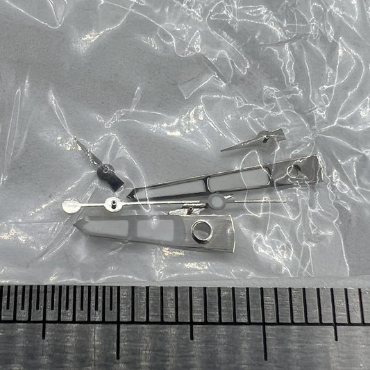 12,5 mm Uhrzeiger, grün leuchtend, silberner Rand für ISA 9232 Quarzwerk 