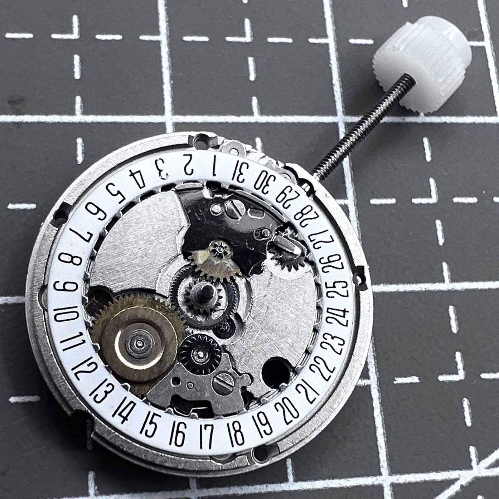 Swiss ETA95614 quartz movement watch mechanism with 2 hands and single calendar date at 6 o'clock, precision timekeeping.