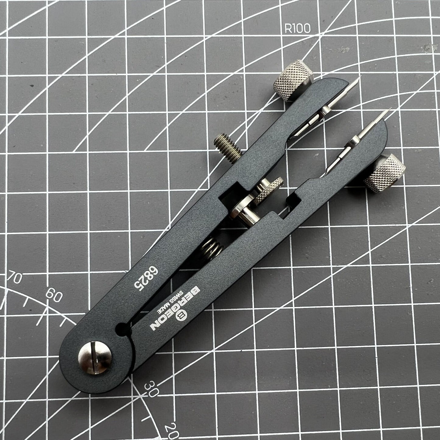 Bergeon 6825-PF spring bar pliers for precise watch bracelet removal, Swiss Made craftsmanship.