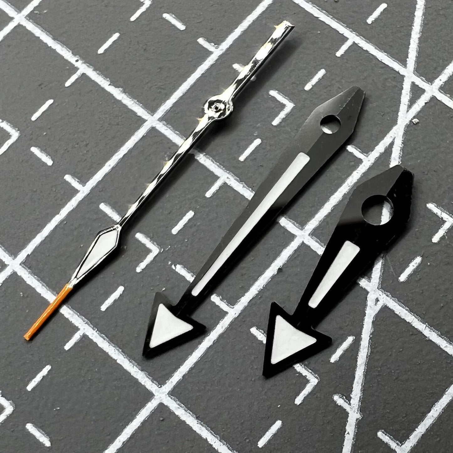 Green luminous arrow watch hands with black trim for Movement 8200/8215/8200, enhancing readability and style.