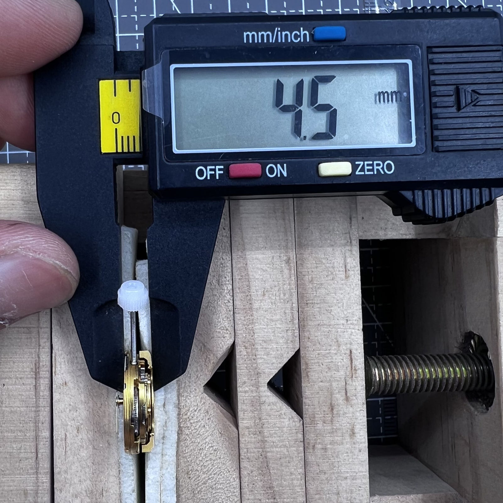 Mechanisches goldenes Uhrwerk ETA2671 mit Datumsanzeige bei 3 Uhr, Ersatz f�r pr�zise Uhren.
