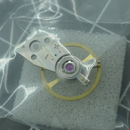 In Japan hergestelltes komplettes silbernes Unruhrad mit Schiene für das Miyota 82S7-Uhrwerk