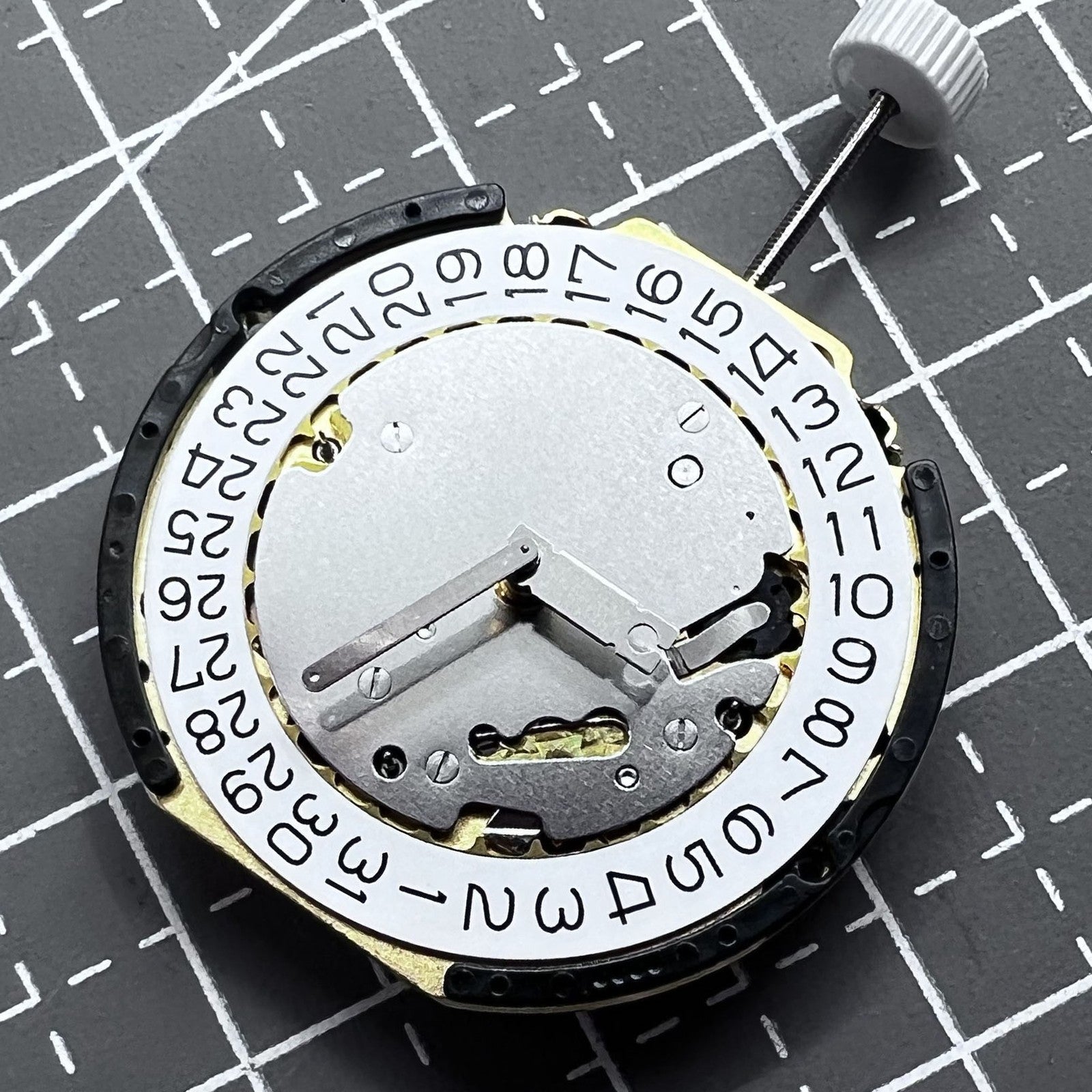 Multifunktionale Armbanduhr mit 6 Zeigern und Schweizer Ronda 3540D Quarzuhrwerk f�r pr�zise Zeitmessung.