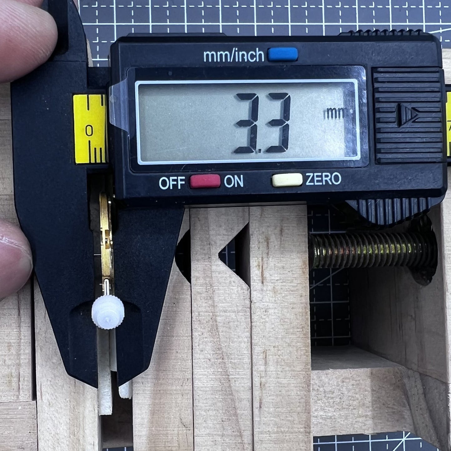 Golden Quartz Uhr Swiss Ronda 1004 mit 2 Zeigern Uhrwerk